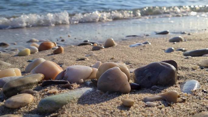 海滩岩石和波浪海浪沙滩