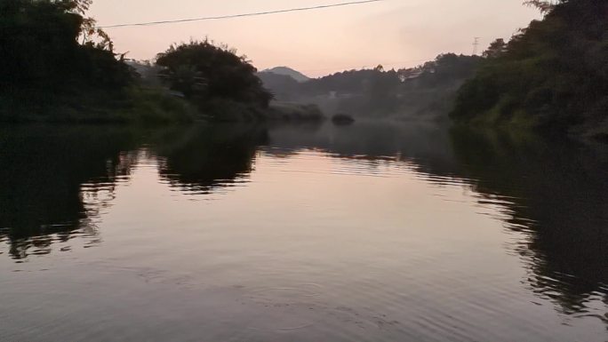 傍晚小桥河流静静的河水静止浮桥家乡小木桥