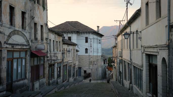 阿尔巴尼亚典型的古城街道