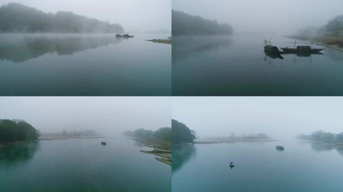 晨雾里的江船