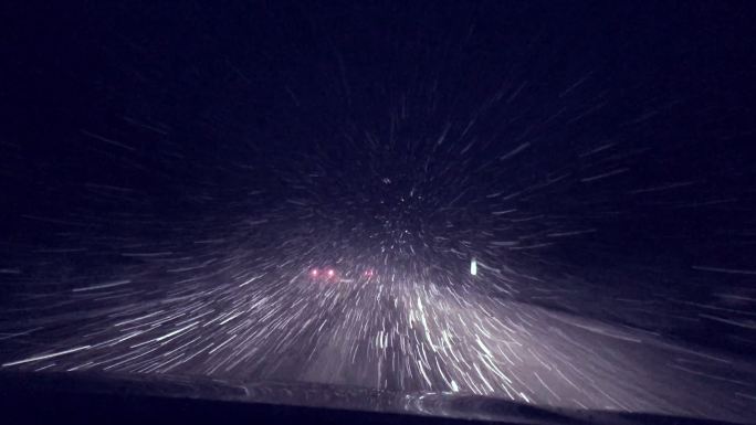 暴风雪中的低能见度驾驶