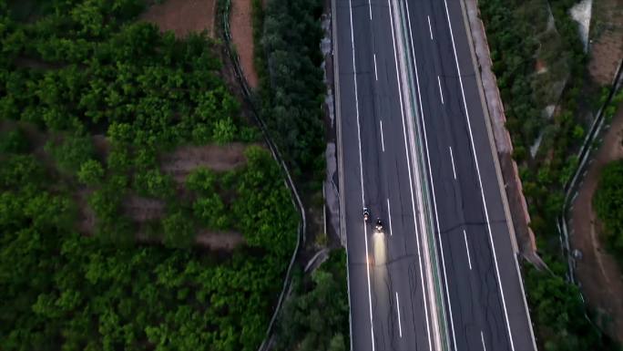 机车 摩托车 傍晚公路 骑行 高速公路