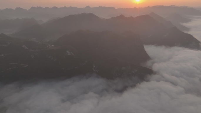 4K航拍贵州日照群山云海瀑布风光