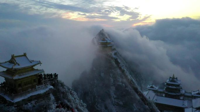 航拍河南洛阳老君山震撼雪景冬天