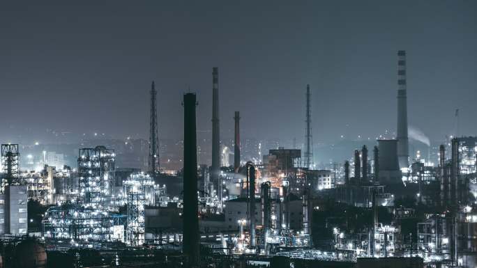 T/L TU石化厂和炼油厂夜间鸟瞰图