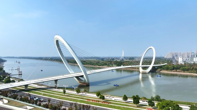航拍南京南京眼步行桥