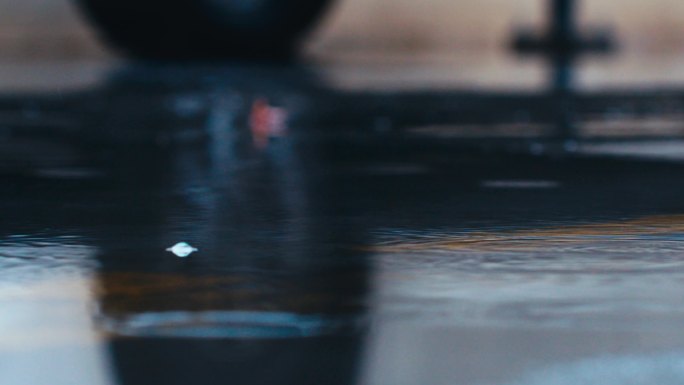 秋天梅雨季节城市下雨升格