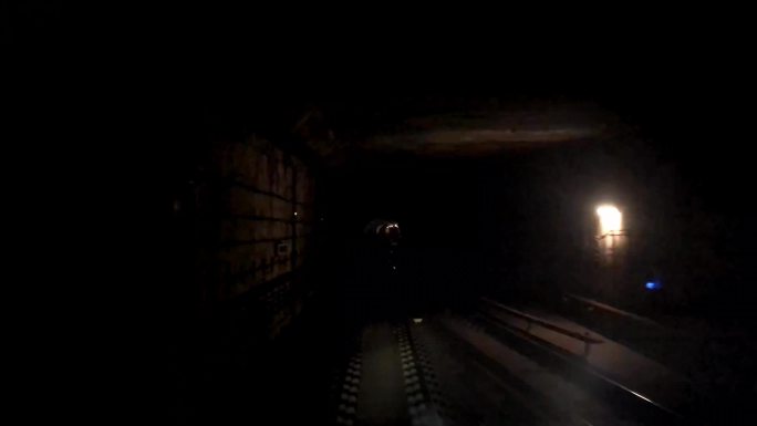 隧道内地铁运行的延时