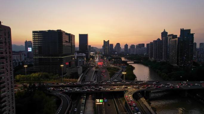杭州城市夜间高架车流