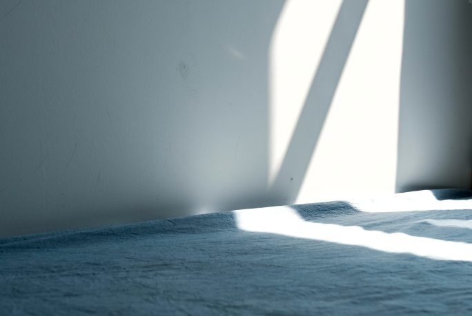 延时摄影4K｜清晨阳光照在床边的光影延时