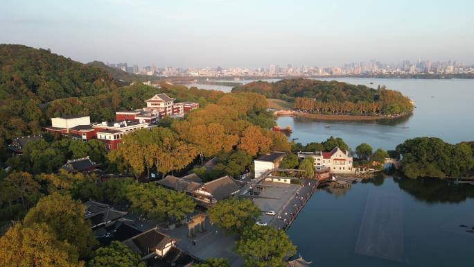 杭州西湖秋季北山街曲院风荷航拍景观