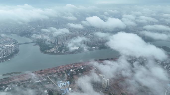 航拍河源上空云海 文化广场市区江东新区