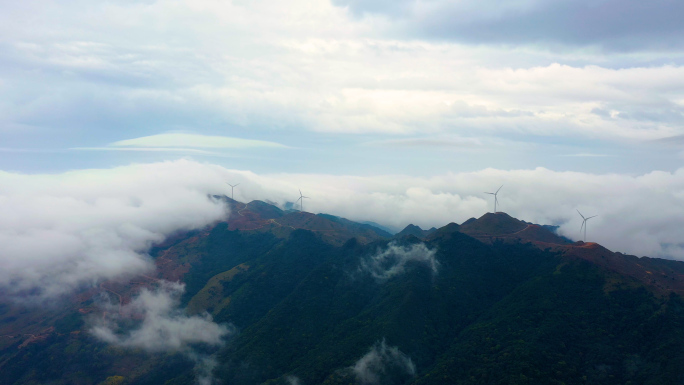大气震撼的云雾下的群山风车4K航拍