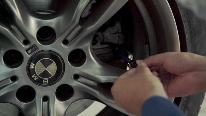 汽车保养轮胎测试量刹车盘