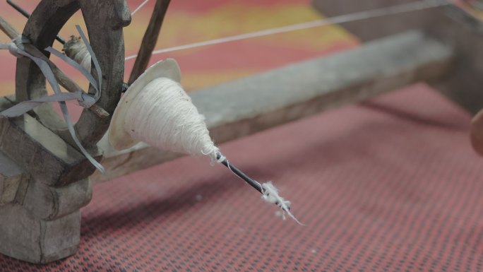 传统棉织老式缝纫机古代缝纫机女织