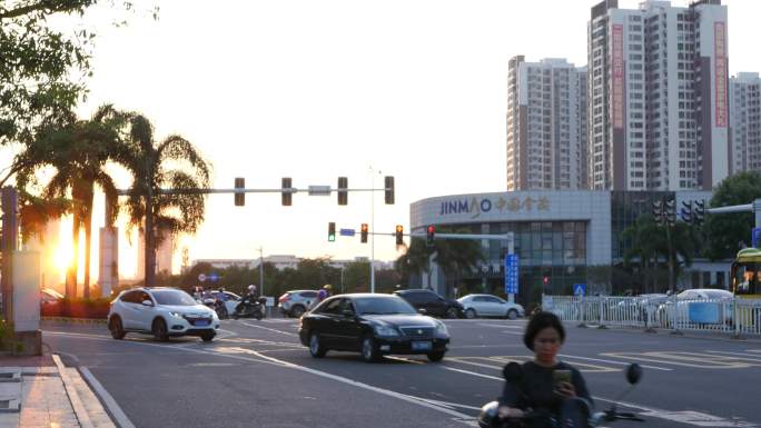 【原创】夕阳下的交通，红绿灯路口拍摄
