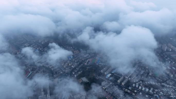 4k航拍 云上 城市上空
