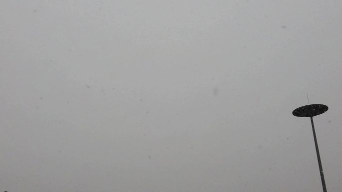西宁机场雪景冬季飘雪鹅毛大雪