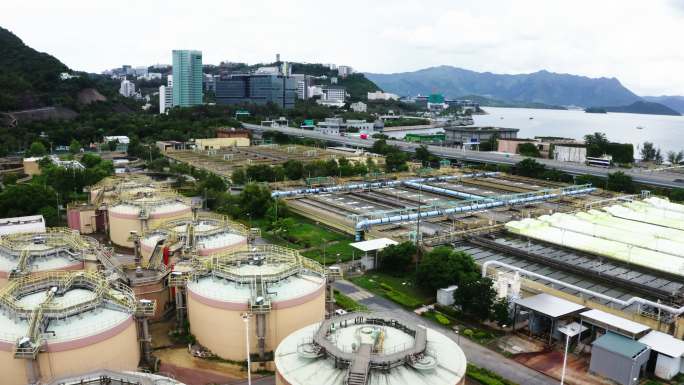 鸟瞰水处理厂，用于环境保护。