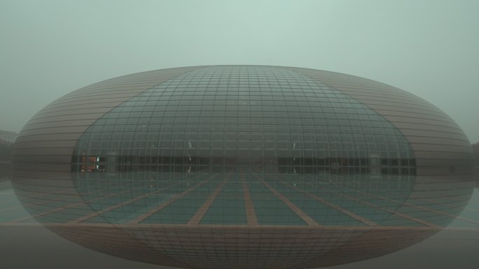 大雾中的国家大剧院