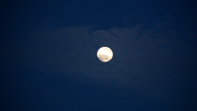 满月黄昏夜黑风高明月云遮月
