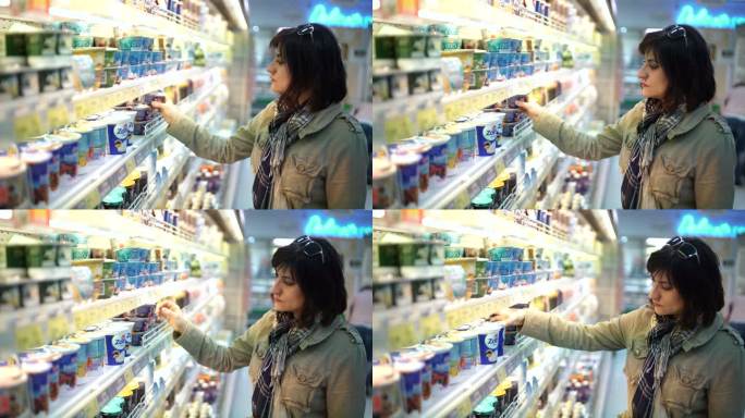 中年妇女在超市购买乳制品