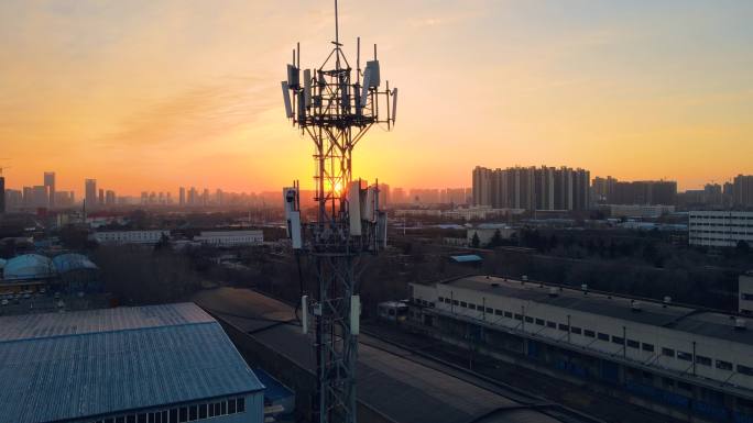 5G电信塔鸟瞰图无线网设备城市发电塔