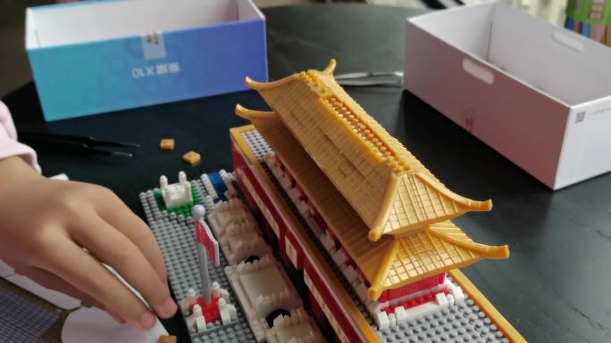 乐高玩具儿童拼北京天安门乐高积木视频素材