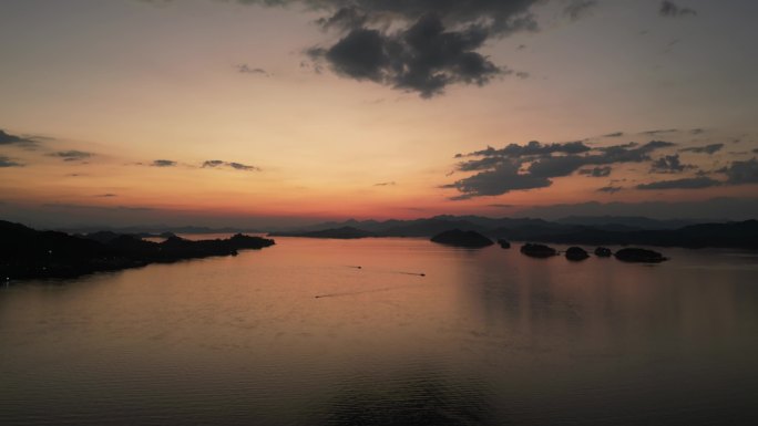 4K千岛湖湖面夕阳落日航拍
