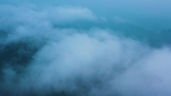 航拍清晨高空俯瞰山林烟雾浓雾广告空镜头