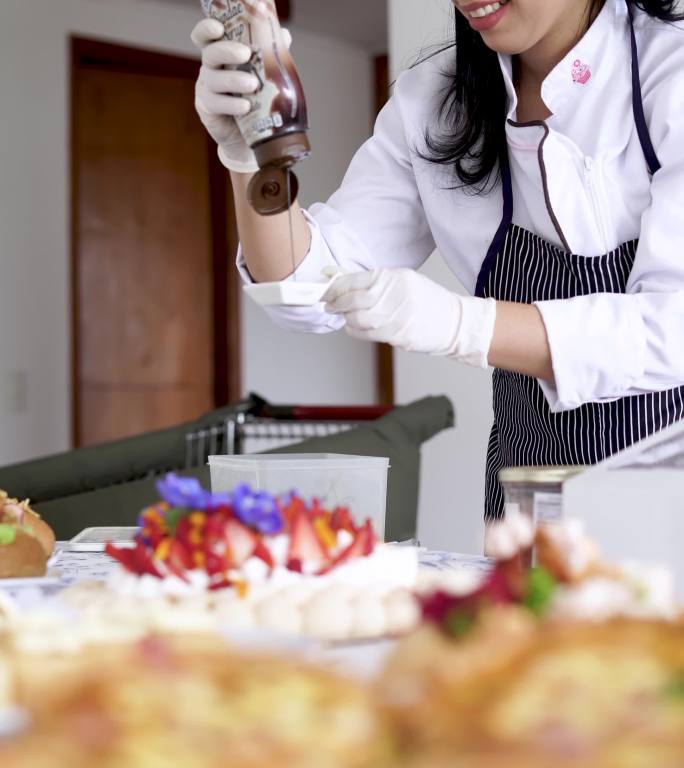 拉丁女厨师按职业安排活动表