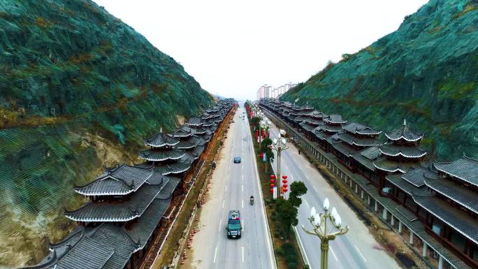 小镇生活 人文建筑 汽车行驶 盘山公路