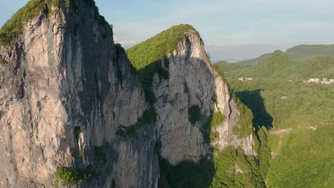 航拍宏伟壮观山峰风光