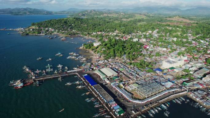 港口和岛屿的海滨与渔船Estancia Philippines Western Visayas航拍