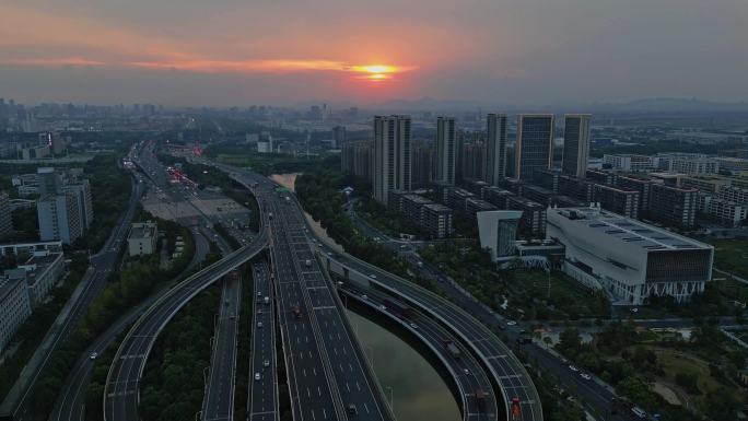 【4K航拍】夕阳下高架的车流城市交通
