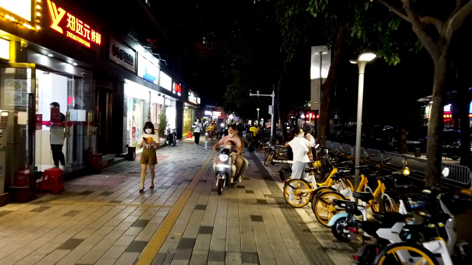 夜晚人群穿梭呀延时