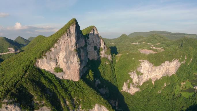 航拍宏伟壮观山峰风光