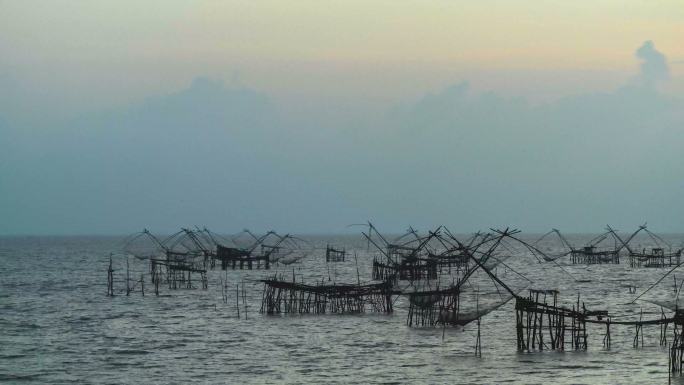 泰国泰莱诺伊湖日程表附近的Pakpra Phatthalung Thailand的传统当地渔具也被称