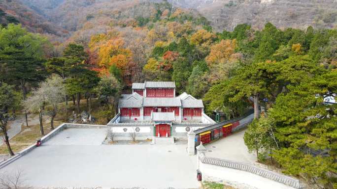 航拍北京西山一座古式建筑院落