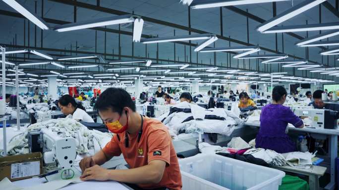 4K服装生产车间 服装加工