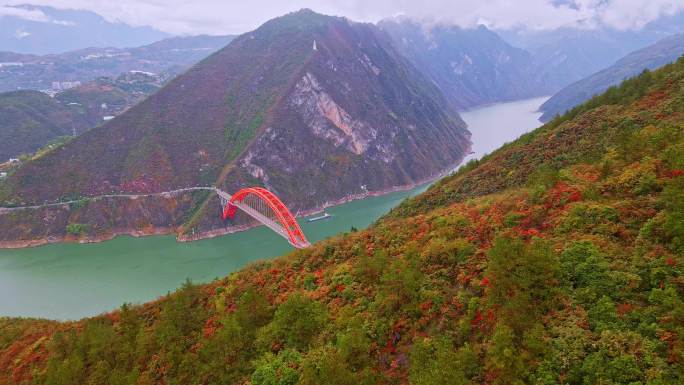 航拍巫峡红叶