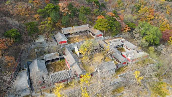 航拍西山一座空寺庙