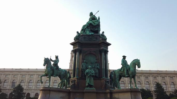 维也纳玛丽亚·特雷西恩广场的马雕塑