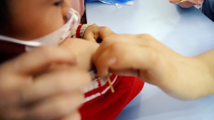 妇幼保健站打预防针，注射疫苗