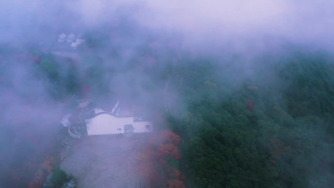 航拍高空俯瞰山林烟雾浓雾旅行广告空镜头