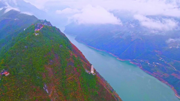 航拍三峡红叶