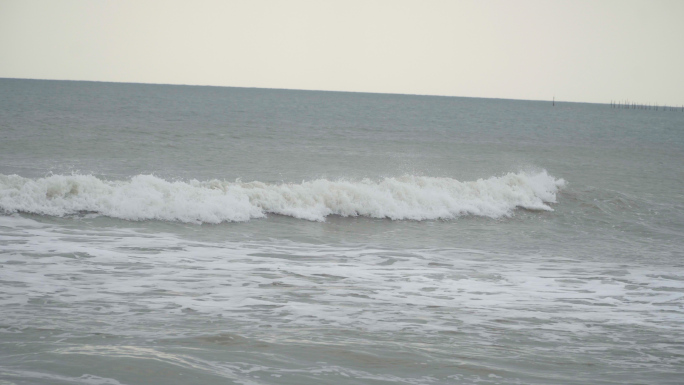 海浪往海边拍打4K实拍