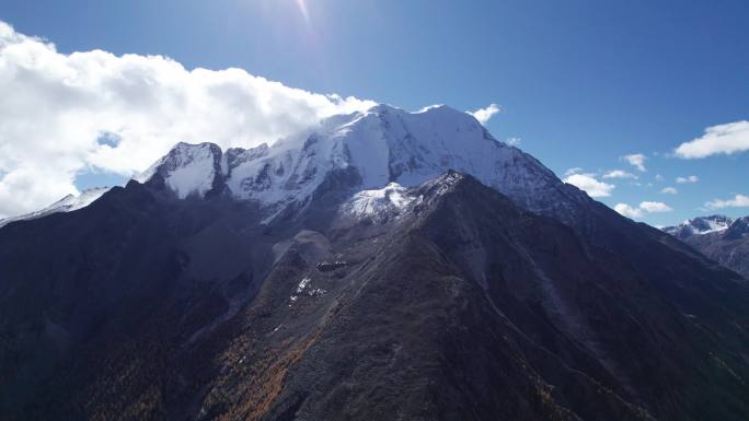 四川甘孜亚拉雪山 航拍