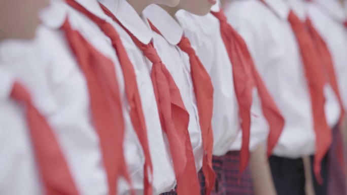 学校学生红领巾合唱
