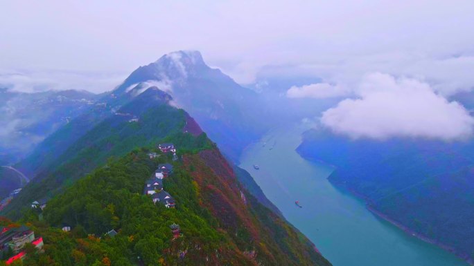 航拍三峡红叶